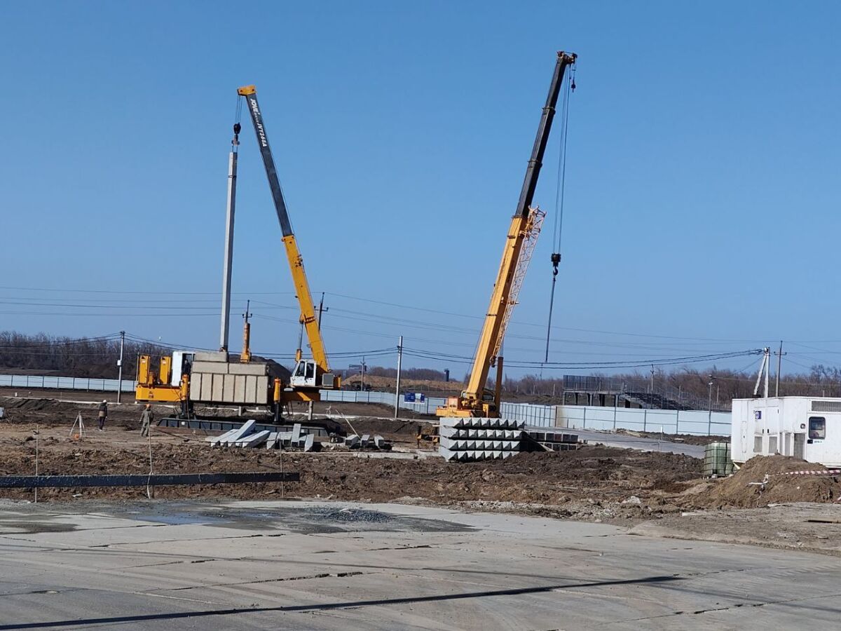 В Волгодонске жители пожаловались на неогороженную стройплощадку - фото 1