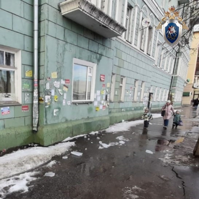 Ледяная глыба упала с крыши на мужчину в Канавинском районе - фото 2