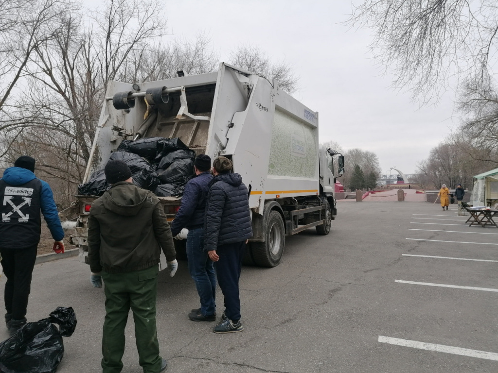 Из Кумженской рощи в Ростове вывезли 60 тонн мусора в ходе субботника