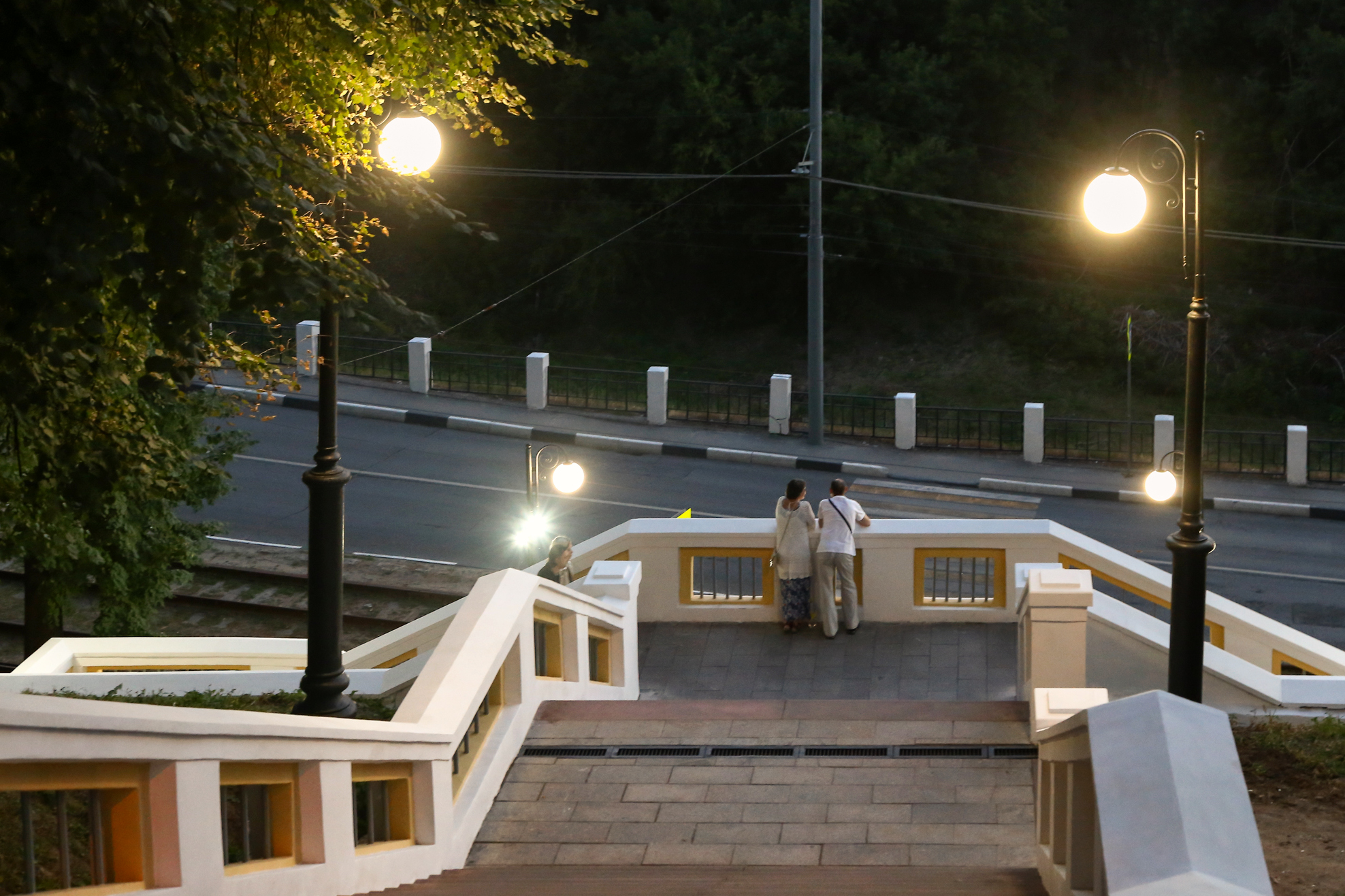 Лестница на Лыковой дамбе получила архитектурно-художественную подсветку - фото 1