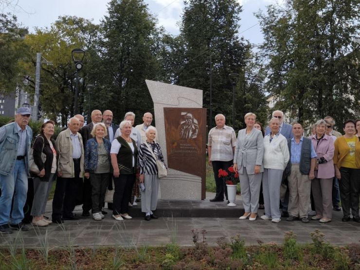 Модель экраноплана установили в сквере Валерия Иконникова в Нижнем Новгороде - фото 1