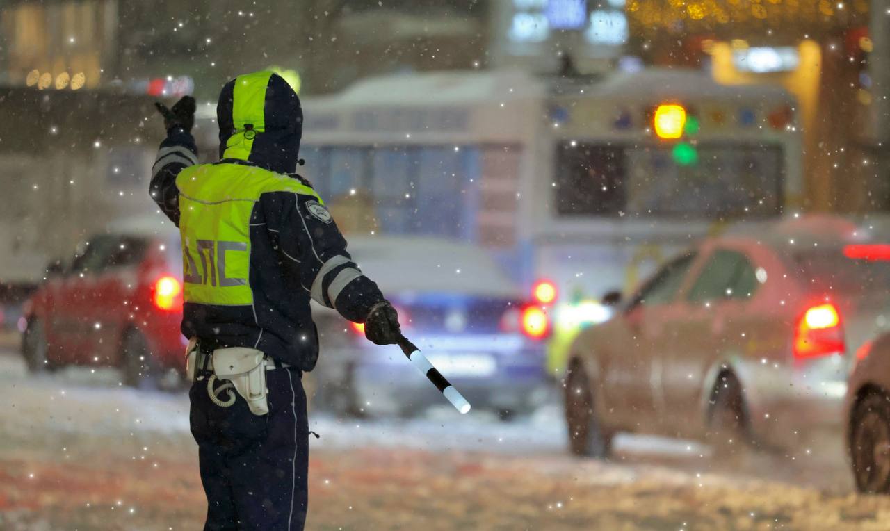 В Ростовской области на трассе М-4 «Дон» образовалась 8-километровая пробка - фото 1