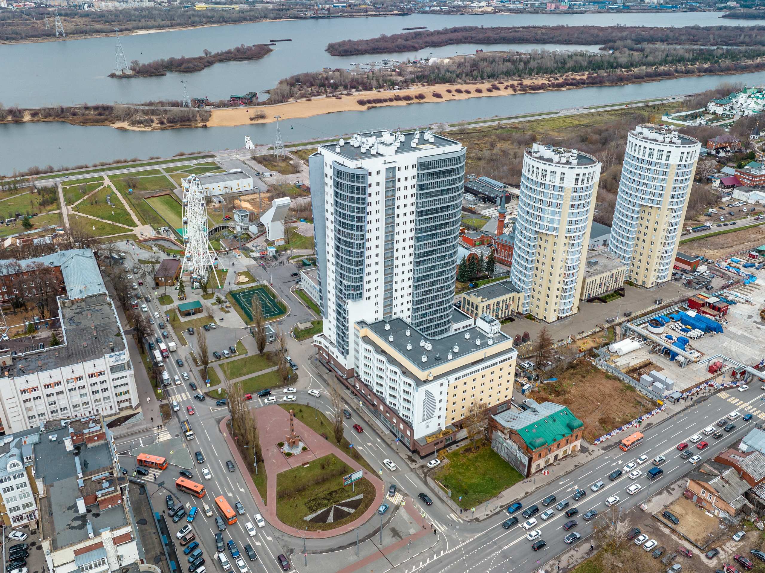 Вид на Волгу открывается из премиальной 25-этажки на Сенной в Нижнем Новгороде - фото 1
