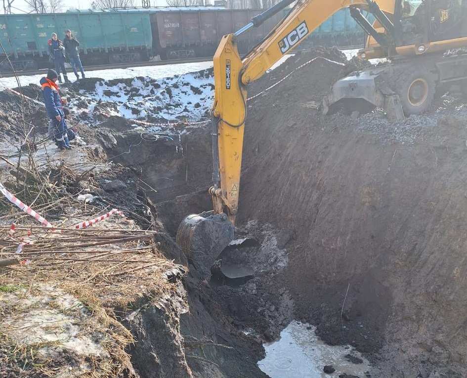 Канализационный коллектор  восстановят после аварии в Новочеркасске к 16 февраля - фото 1