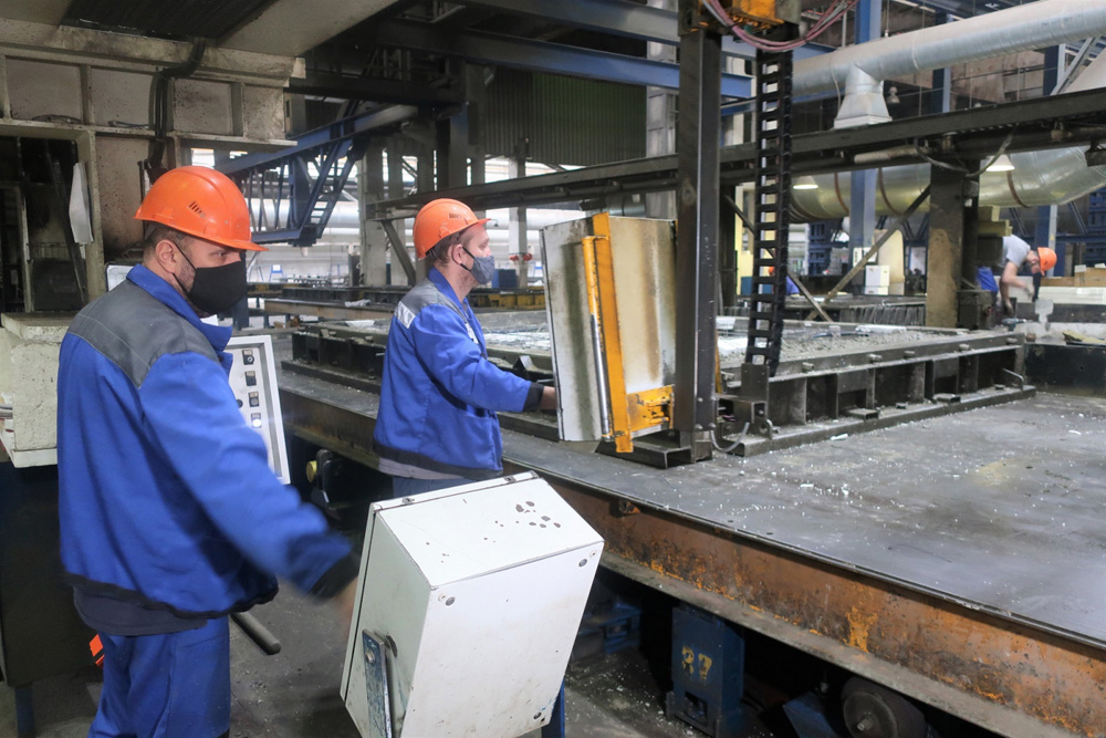 На крупнейшем предприятии стройиндустрии Дона от COVID-19 привились 90% сотрудников - фото 1