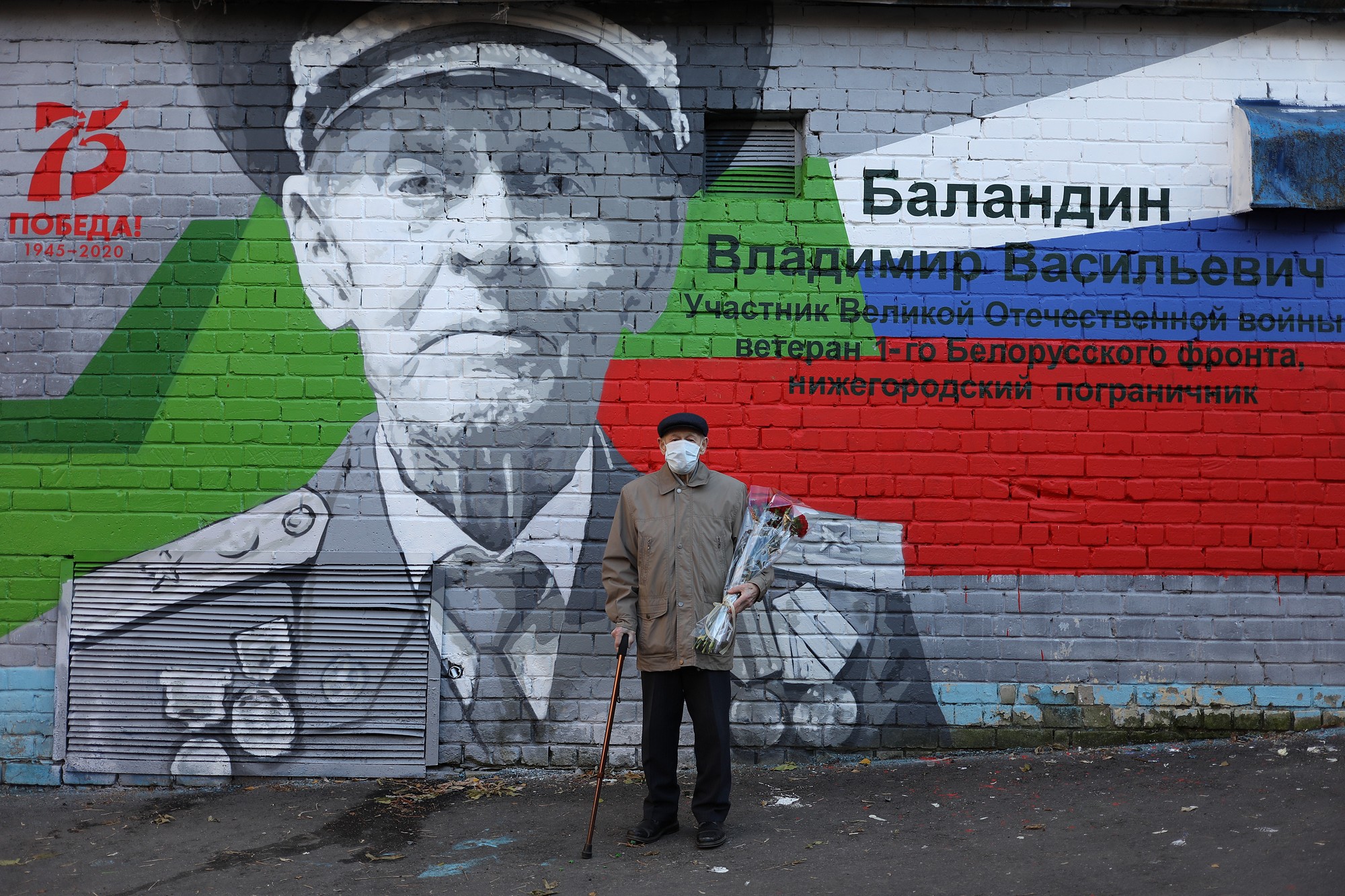 Граффити с портретом ветерана появилось на улице Ильинской в Нижнем Новгороде - фото 1